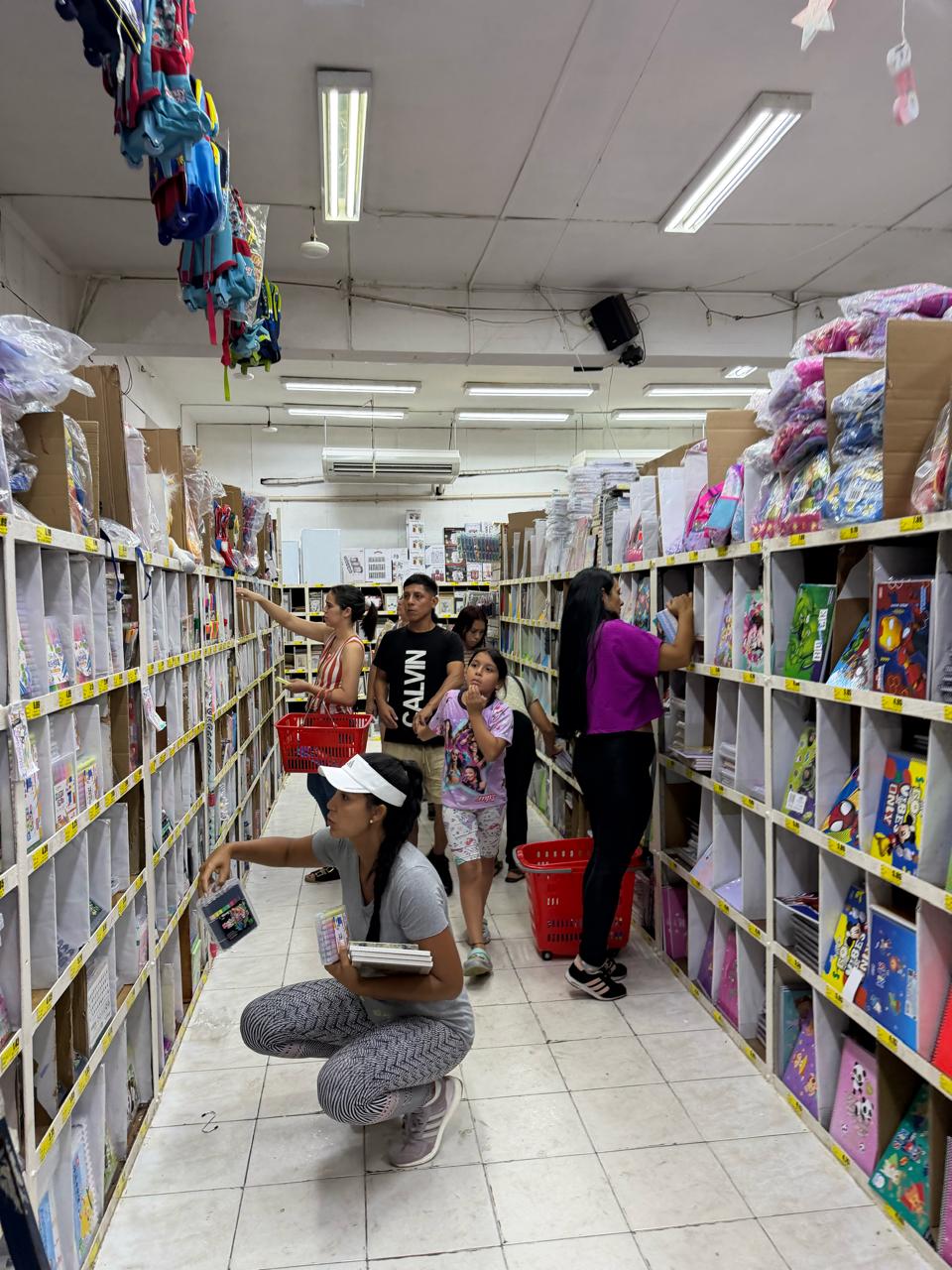 Foto de Capa do post Volta às Aulas 2026: Alta nos Preços no Brasil Agita Compras de Material Escolar em Ciudad del Este