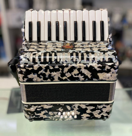 Foto do Produto GAITA ACORDEON PARROT YW-850 8BS 22K