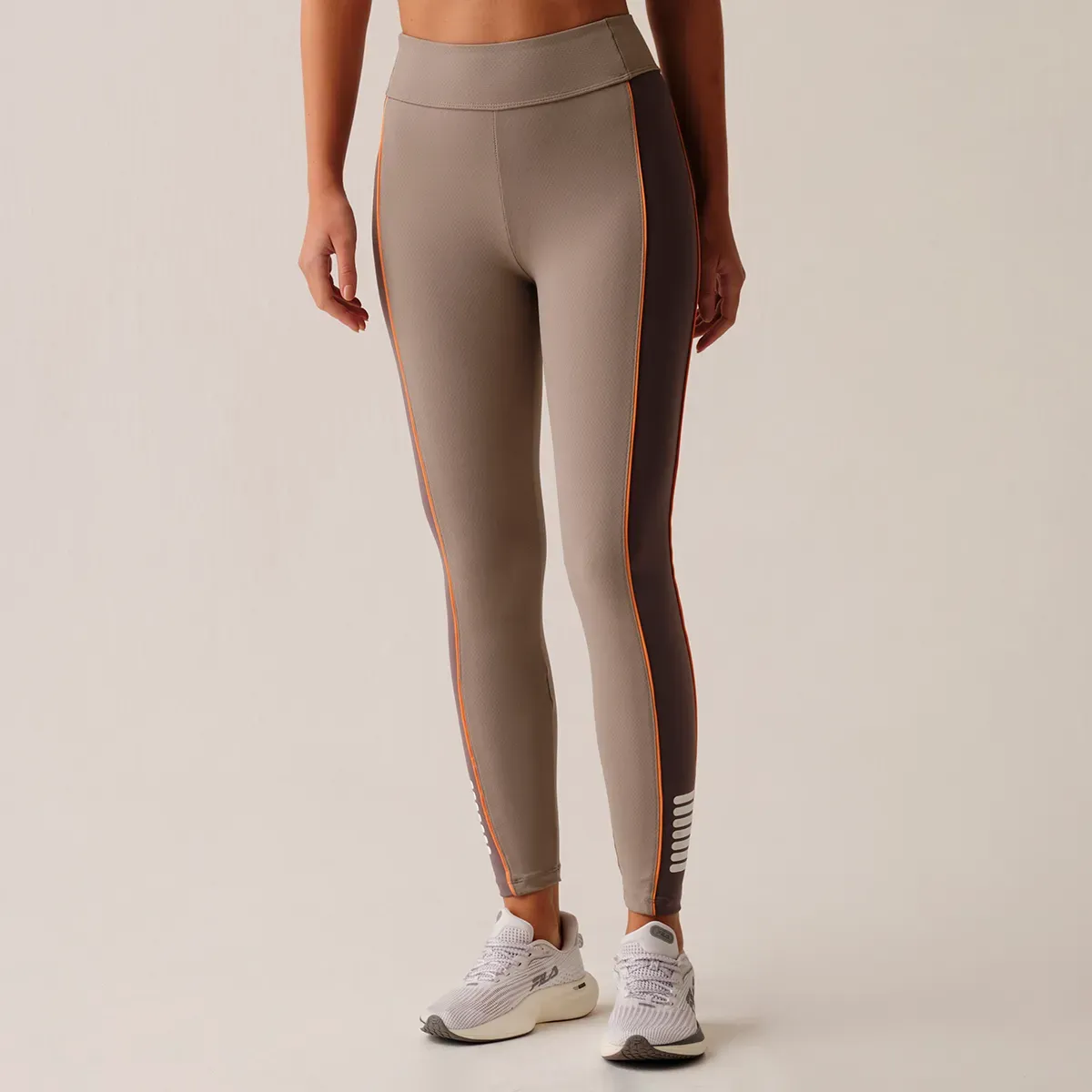 Foto do Produto FILA LEGGING TRAINING SEVEN F12AT00889-3597 (T) L KHAKI/GRAPHITE/ORANGE