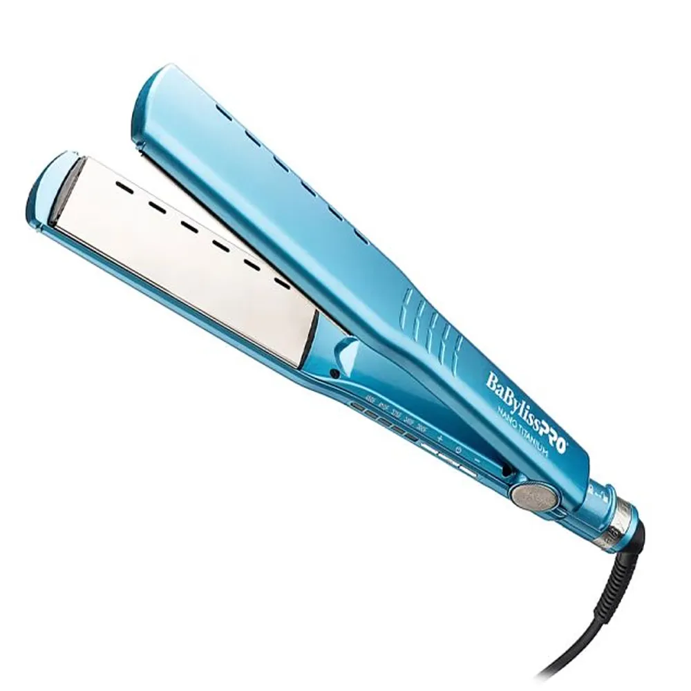 Foto do Produto BABYLISS ALISADOR NANO TITANIUM 1/2 BNT4093TUZ BIV. 50/60HZ CELESTE